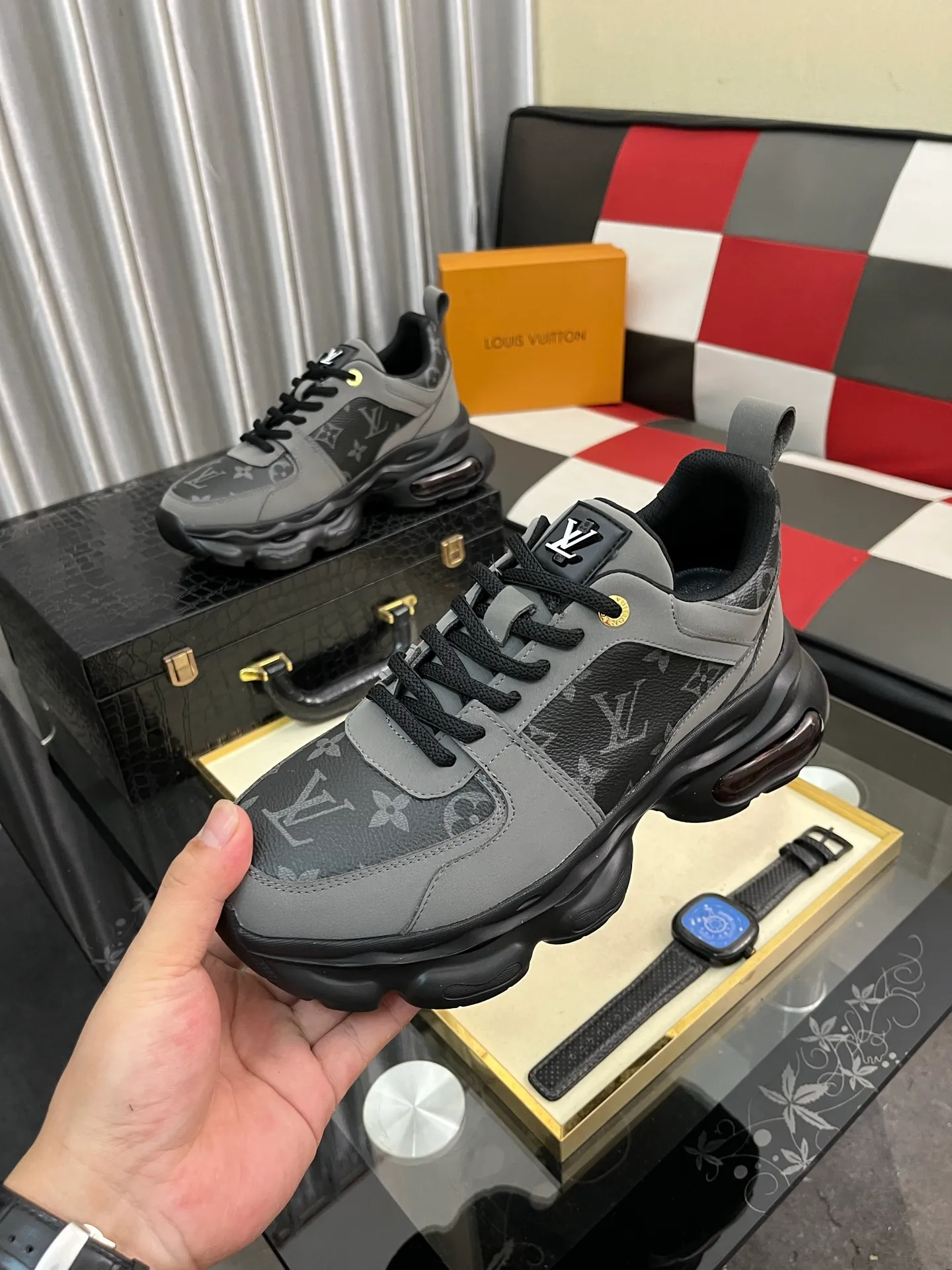 Men's shoes 💰458⌚️⌚️LV Louis Vuitton. The latest trendy casual shoes are popular in physical stores in sizes 38-44. New spring and summer comfortable imported custom original cowhide, unique jacquard fabric element design. Paired with sheepskin lining, Lv original bottom, [taiyang][taiyang] high-end packaging and high quality💪Details determine the quality, you can enter and leave the counter at will, welcome to compare🇮🇹